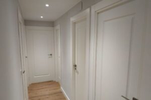 imagen movil lacar puertas en Pamplona