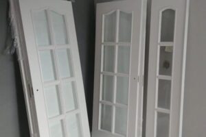 lacado de puertas en blanco en Pamplona