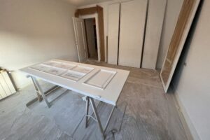 trabajo de lacado de puertas en Pamplona